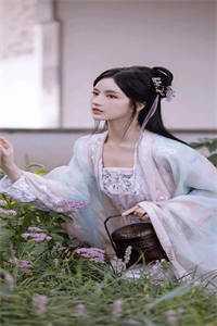 全章节唯一的男教官:看我打造最强女兵团